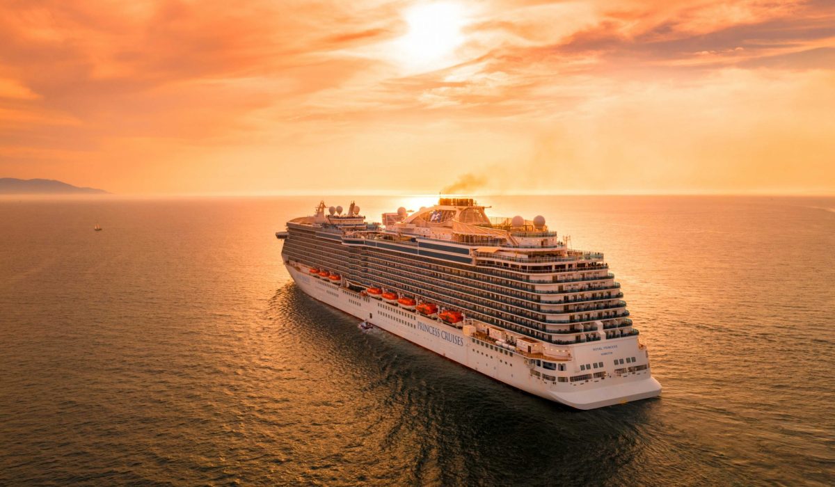 Cruise bij zonsondergang